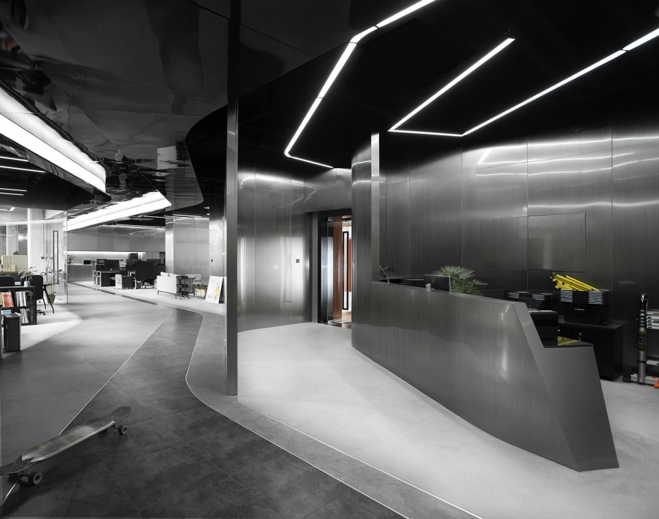 roaringwild studio china by weiweimao