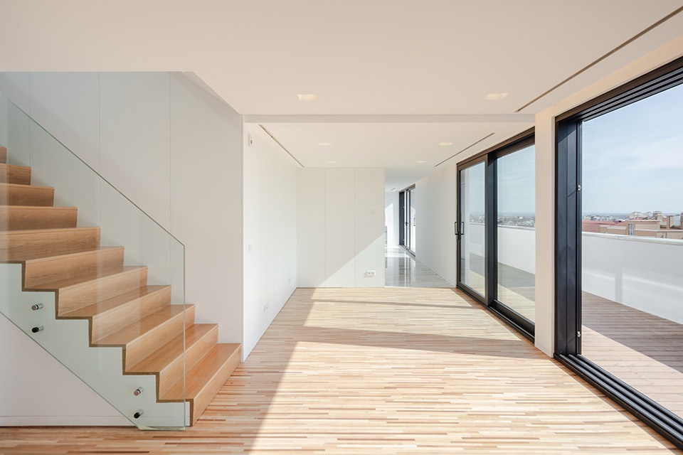 lisbon wood building by plano humano arquitectos
