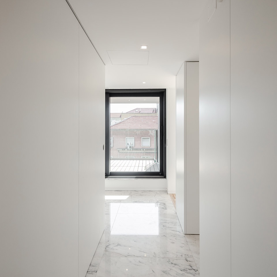 lisbon wood building by plano humano arquitectos