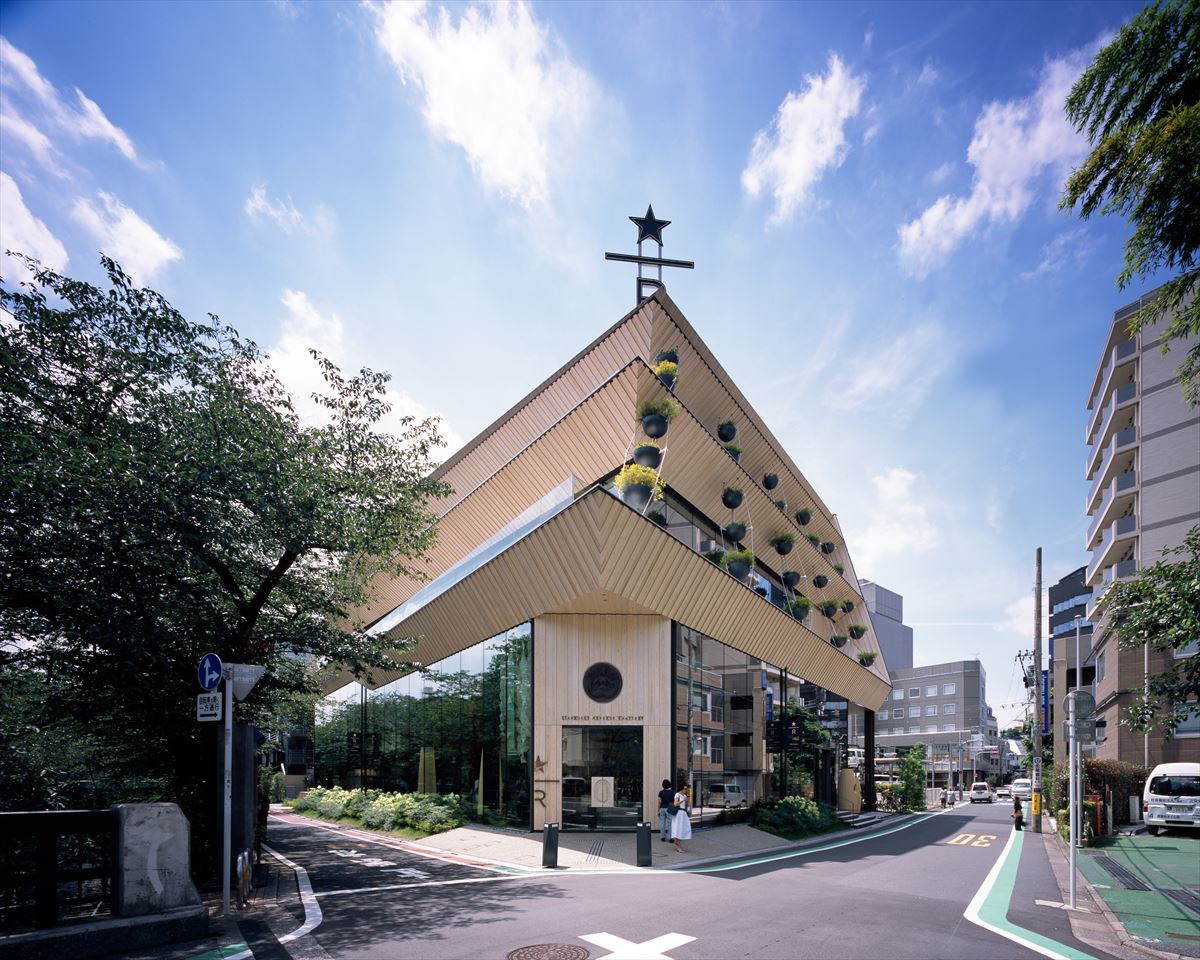 starbucks reserve roastery tokyo by kengo kuma and associates