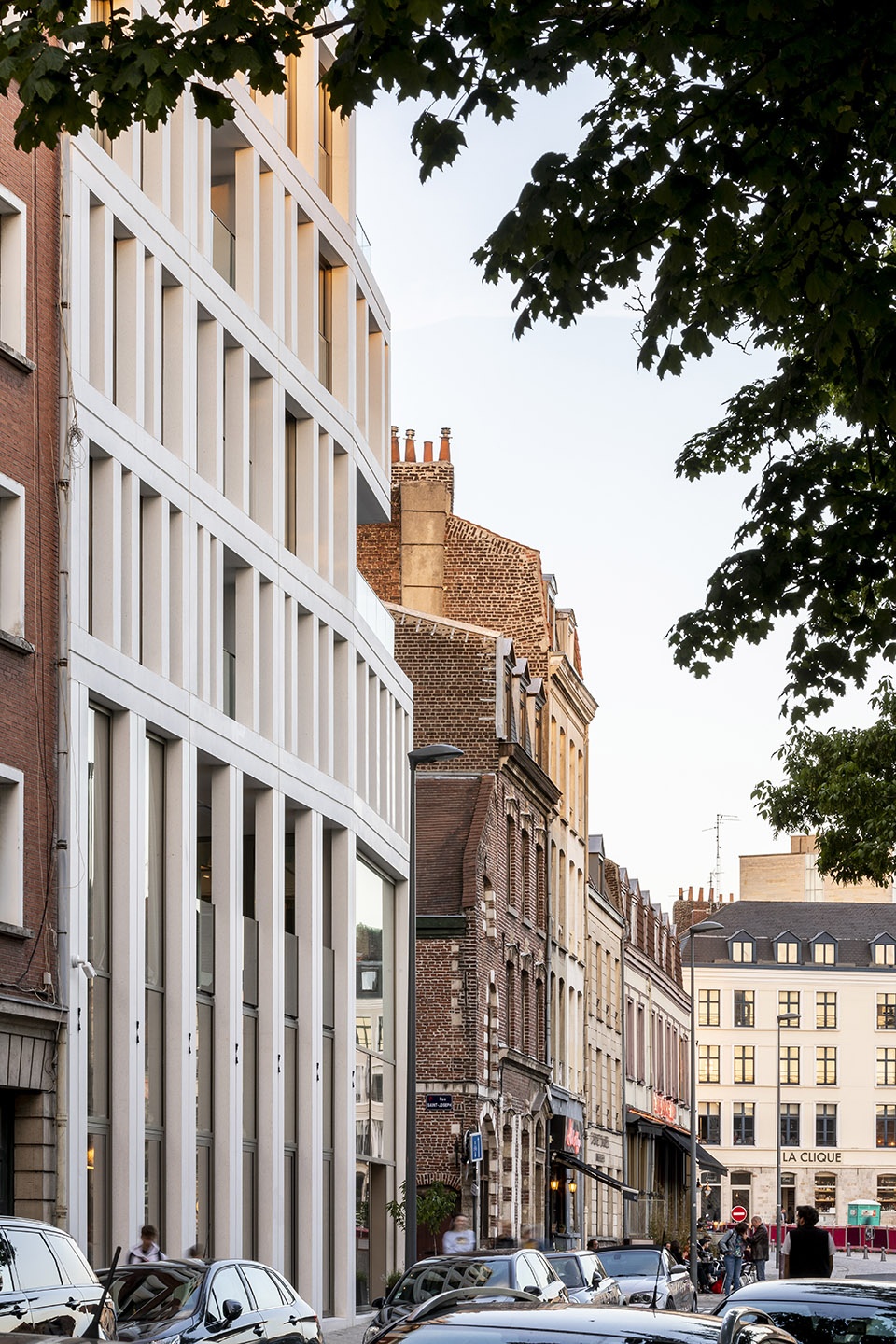 Building Le Peuple Belge by CAAU