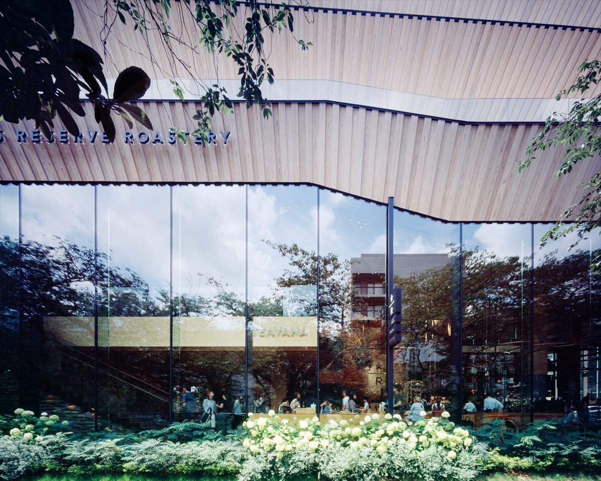 starbucks reserve roastery tokyo by kengo kuma and associates