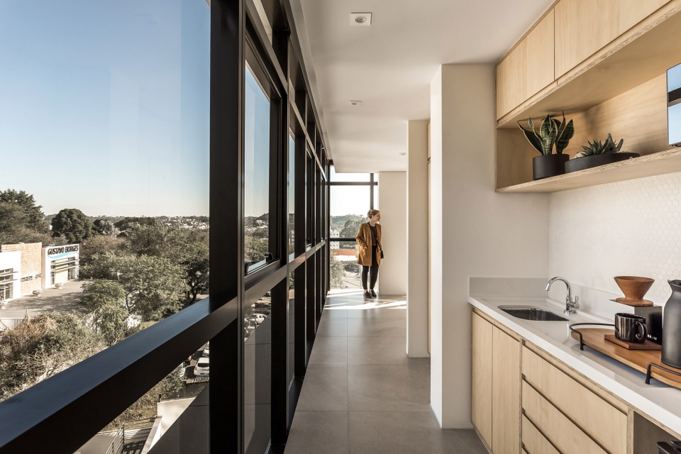 Frank Madeiras Office by Solo Arquitetos