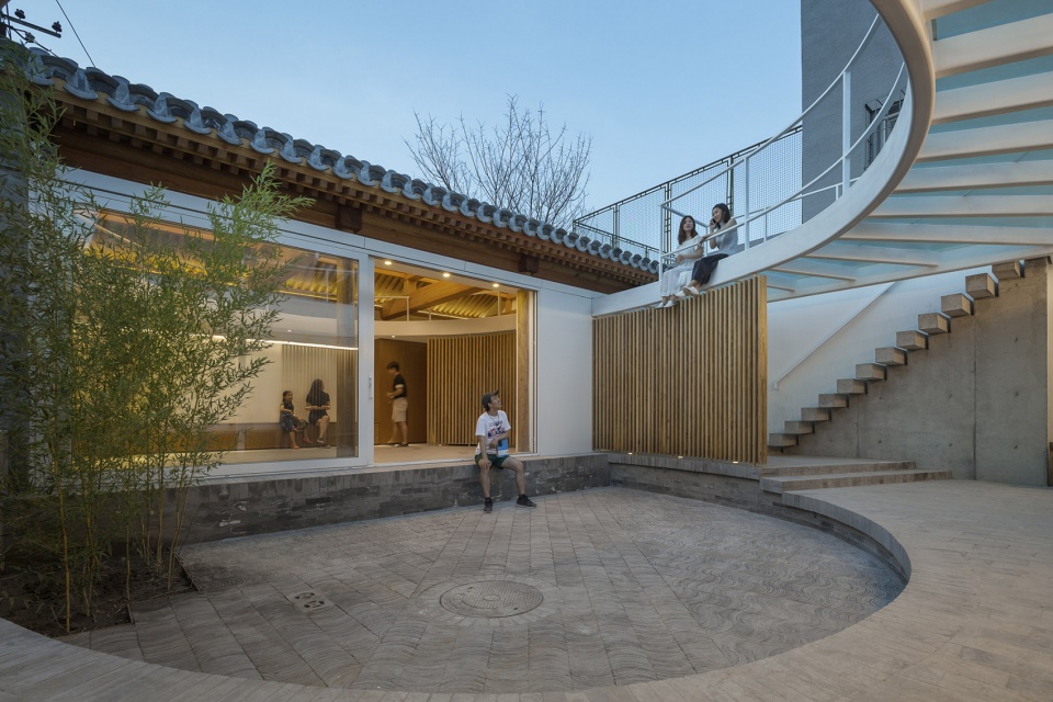 two in one courtyard china by urbanus