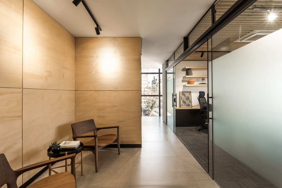 Frank Madeiras Office by Solo Arquitetos