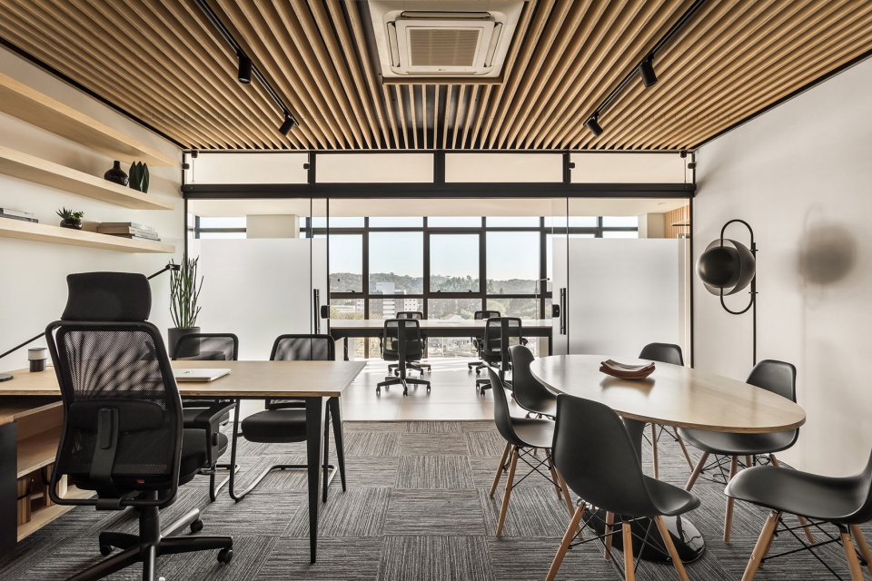 Frank Madeiras Office by Solo Arquitetos