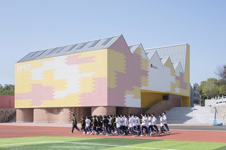 indoor playground doubling as lecture hall of yueyang county no 3 middle school china by sup atelier