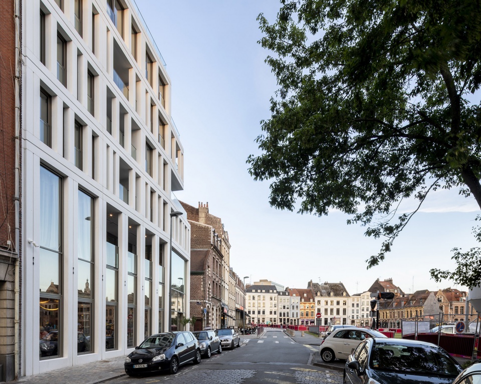 Building Le Peuple Belge by CAAU