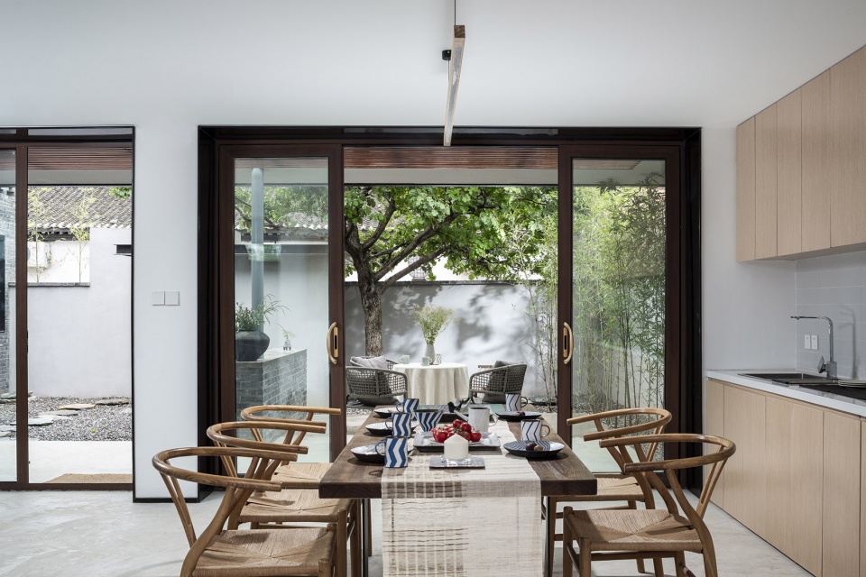 the shared village space evolution of red fruit tree small tavern by evolution design