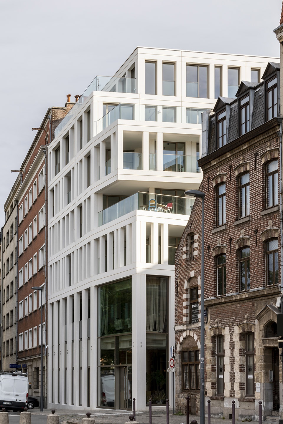 Building Le Peuple Belge by CAAU