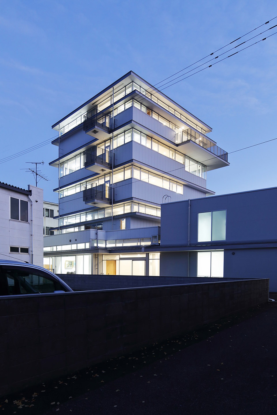 saga dental association hall by kazunari sakamoto architectural laboratory