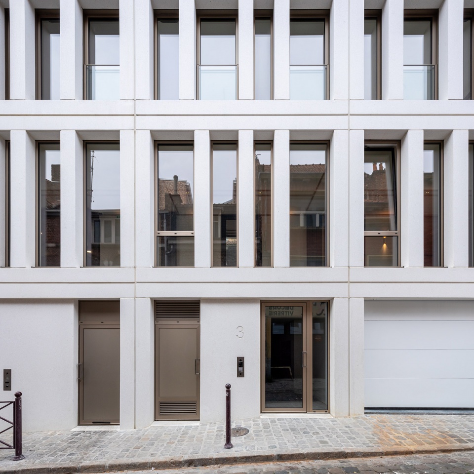 Building Le Peuple Belge by CAAU
