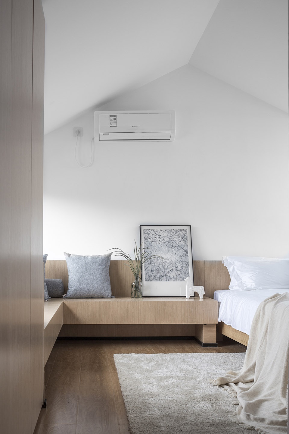 the shared village space evolution of red fruit tree small tavern by evolution design