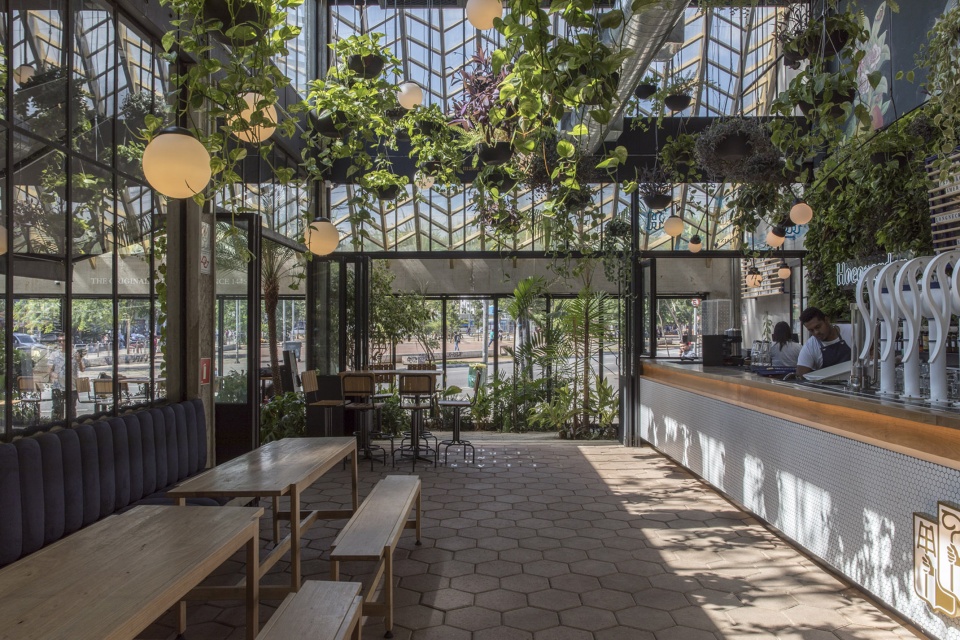 Hoegaarden Greenhouse Bar by Metamoorfose Studio