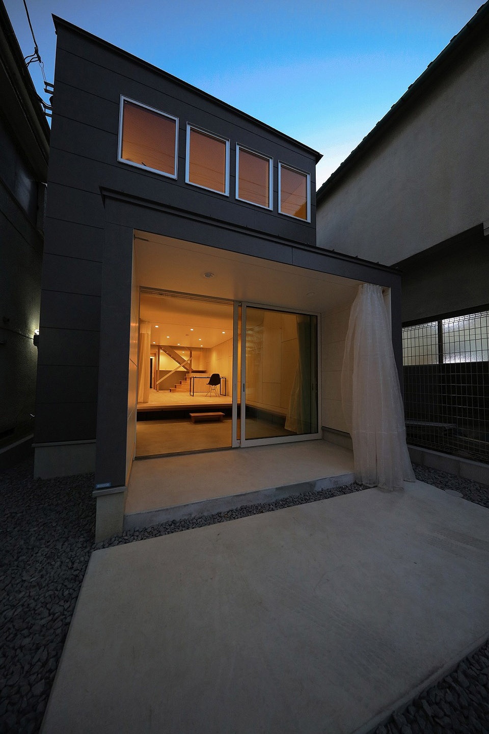light surface house on sunamachi by sugawaradaisuke architects