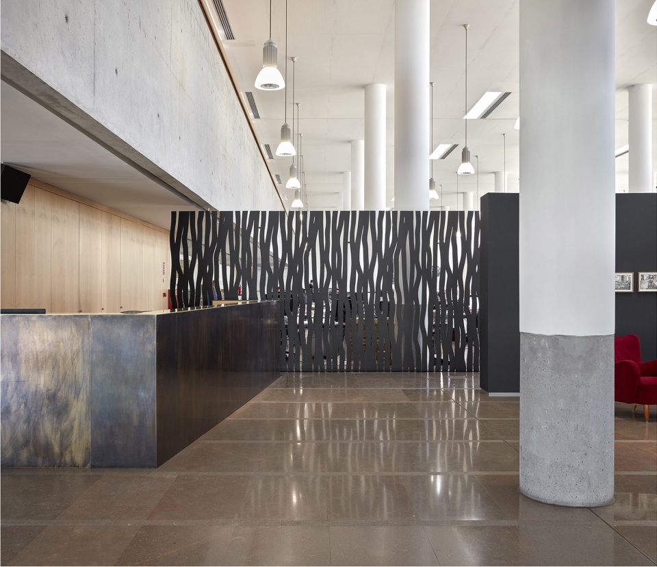 rd building inelcom s a by gradoli sanz arquitectes
