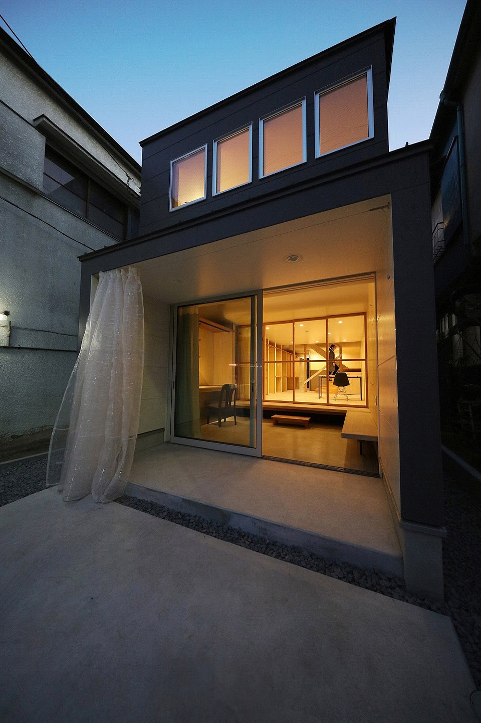 light surface house on sunamachi by sugawaradaisuke architects