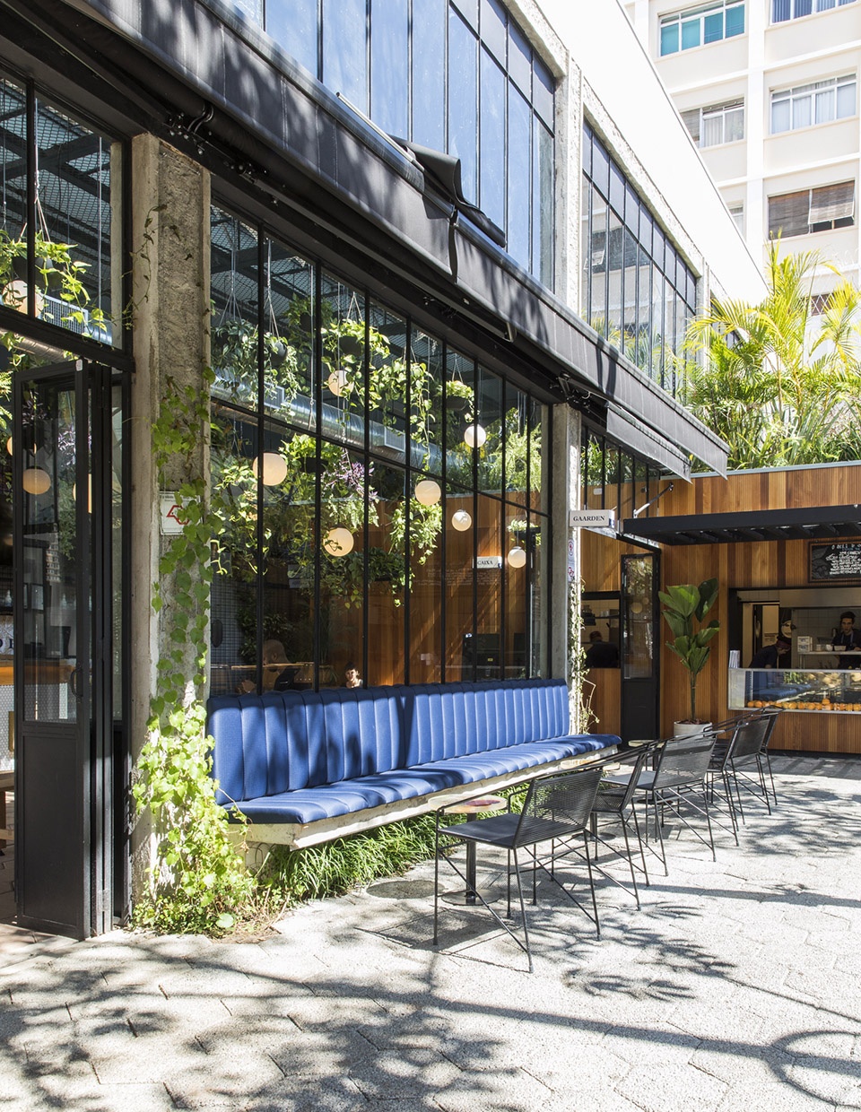 Hoegaarden Greenhouse Bar by Metamoorfose Studio