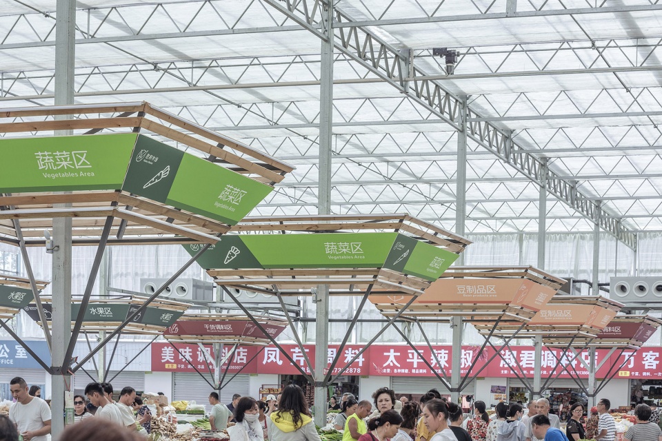 temporary site of shengli market china by luo studio