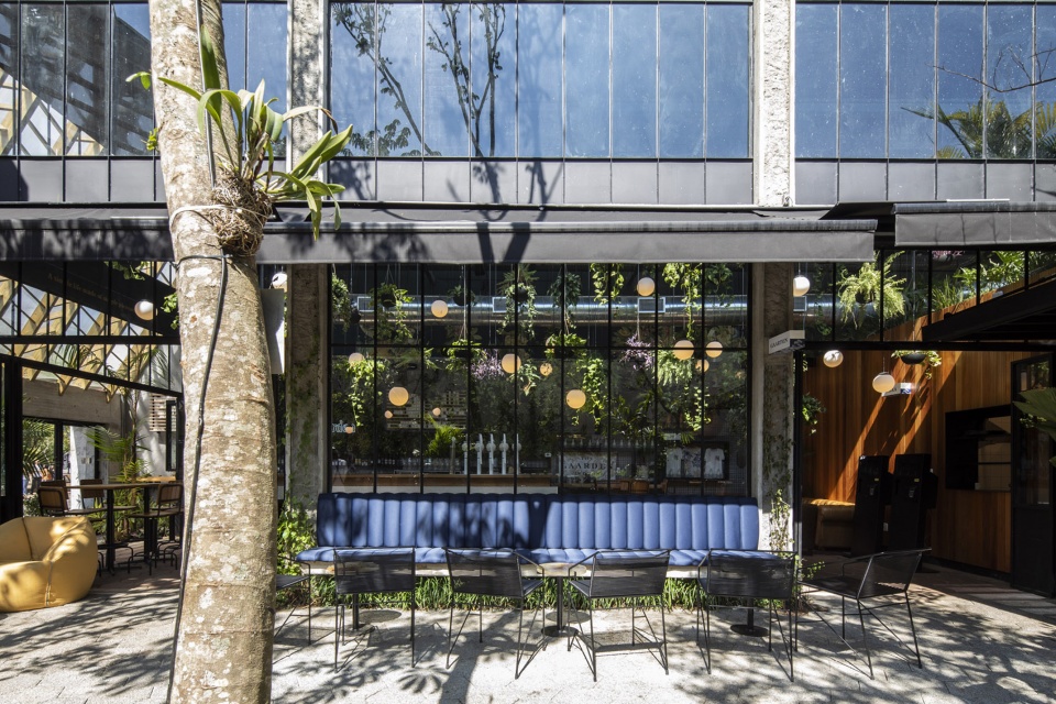 Hoegaarden Greenhouse Bar by Metamoorfose Studio