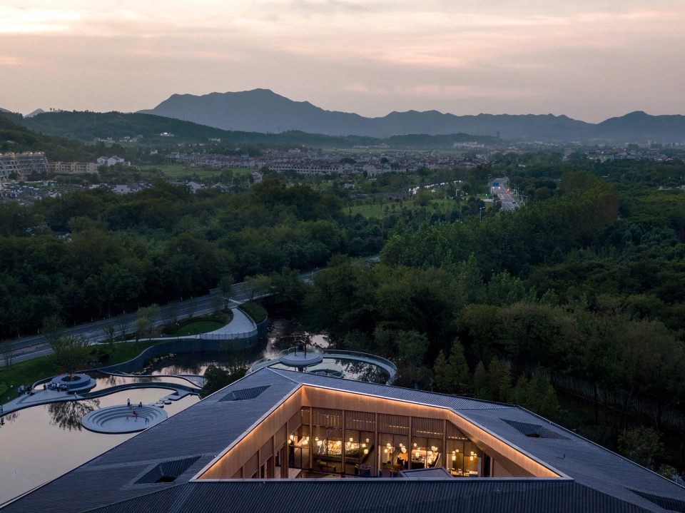 MOMA Lotus Resort Lacime Architects