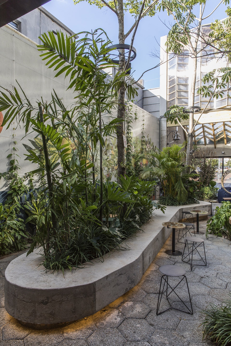 Hoegaarden Greenhouse Bar by Metamoorfose Studio