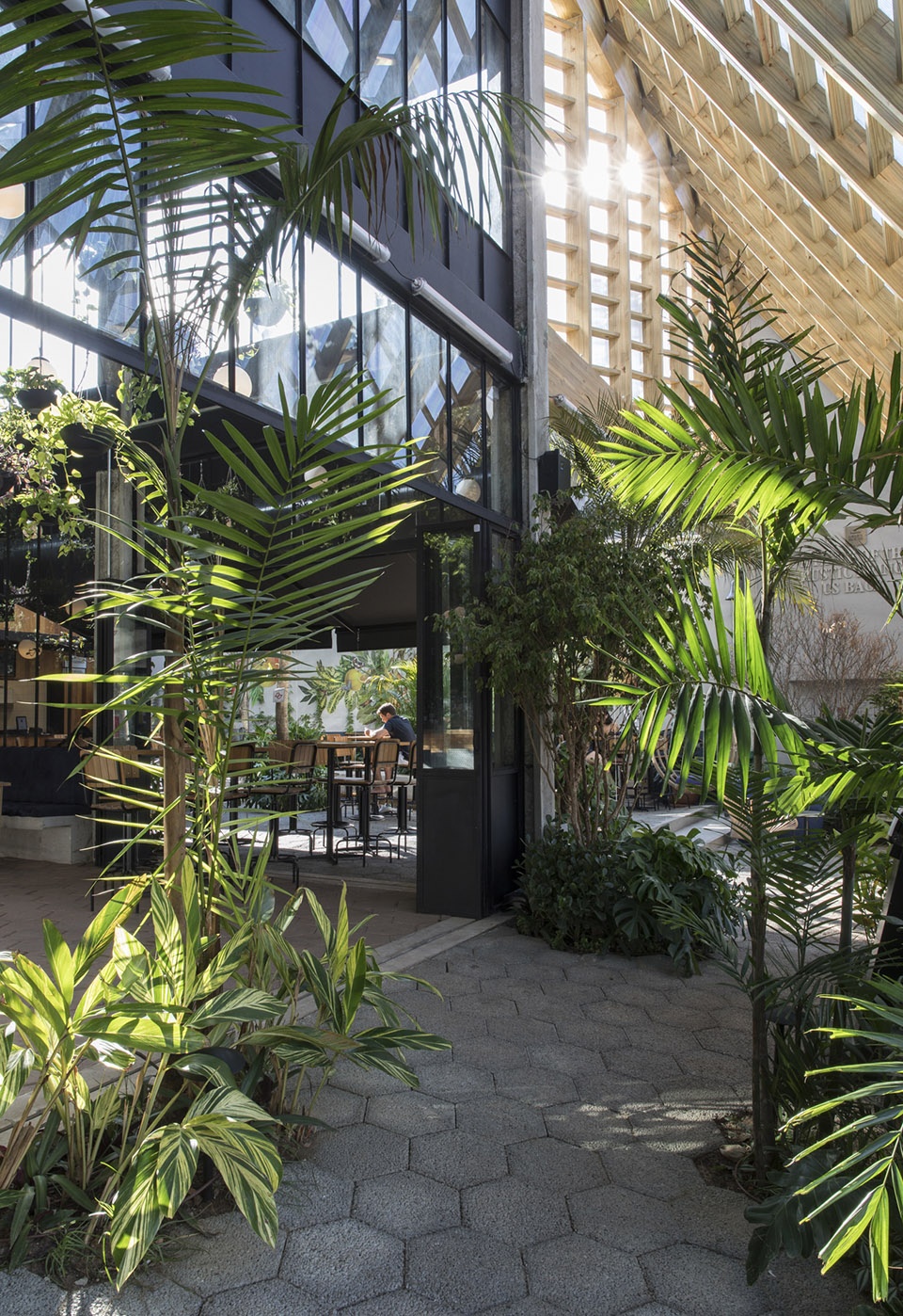 Hoegaarden Greenhouse Bar by Metamoorfose Studio