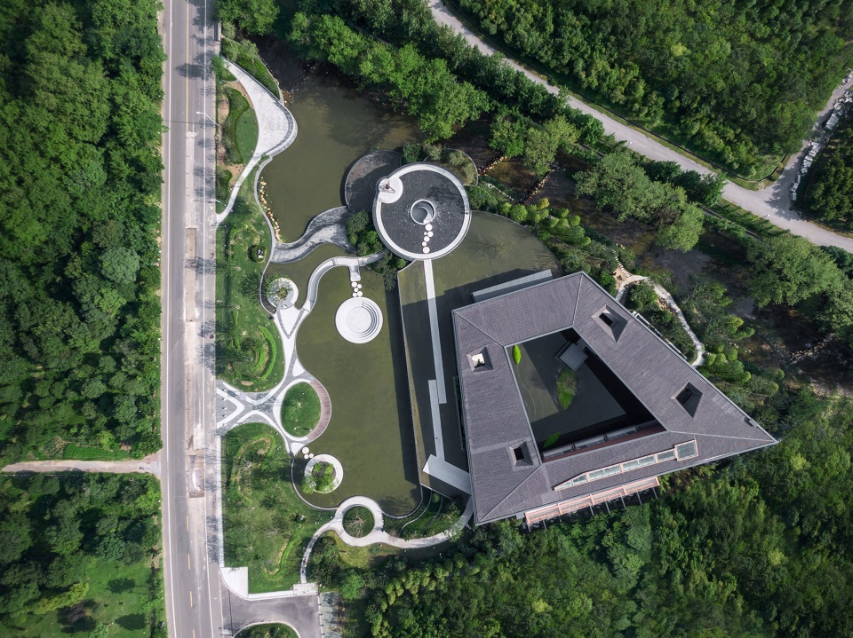 MOMA Lotus Resort Lacime Architects