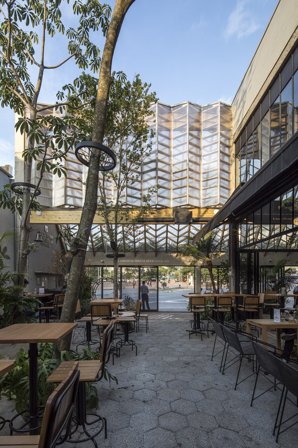 Hoegaarden Greenhouse Bar by Metamoorfose Studio