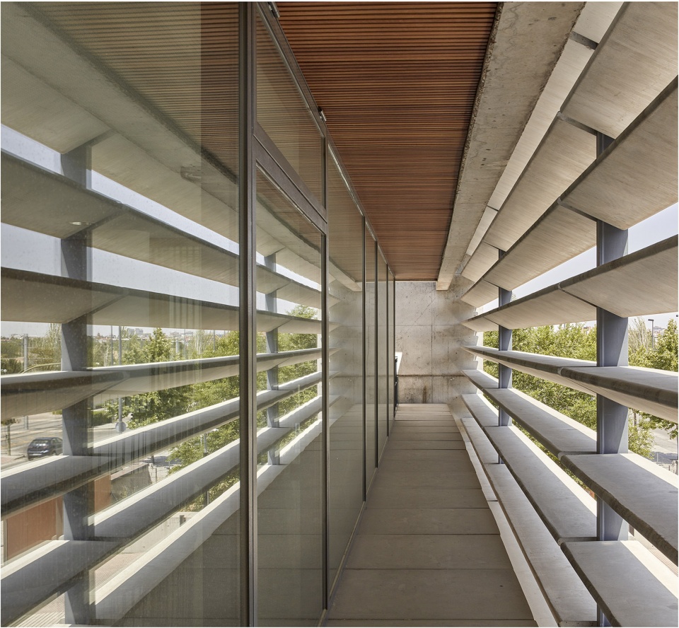 rd building inelcom s a by gradoli sanz arquitectes