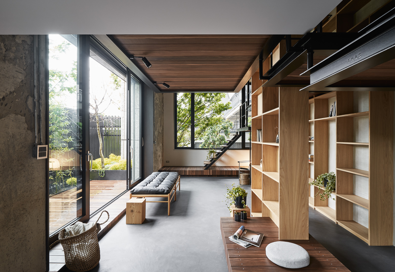 life in tree house by soar design