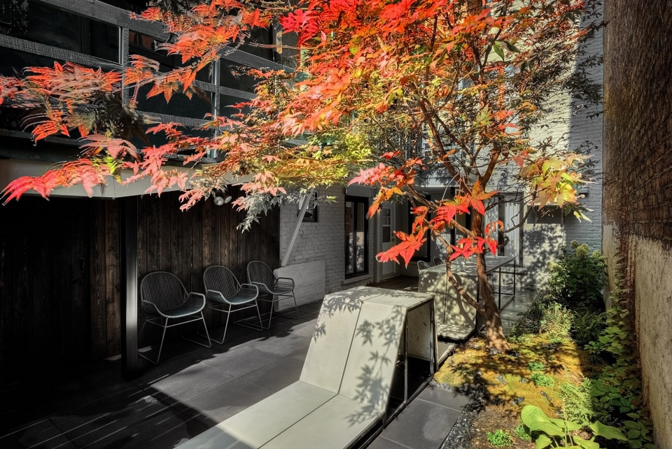 the inner courtyard by myto