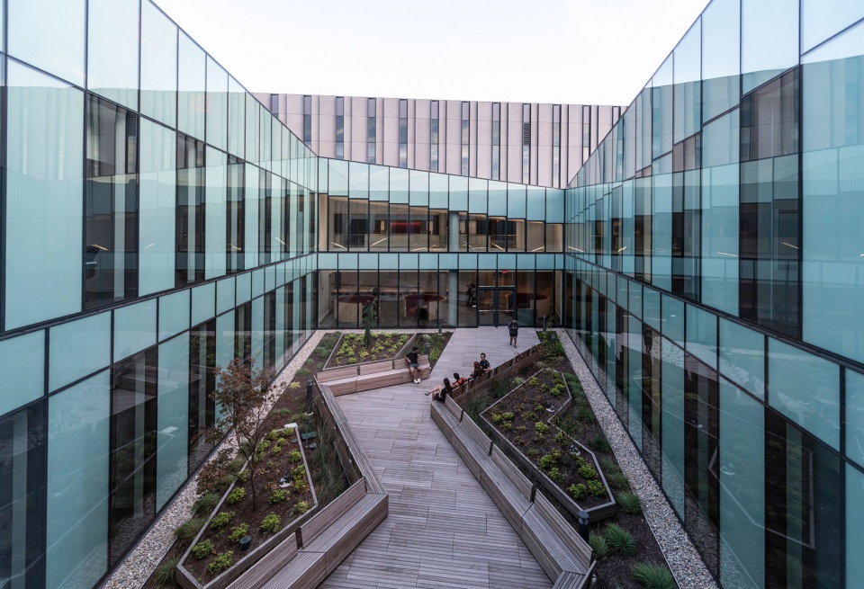 the university of cincinnatis business school by henning larsen