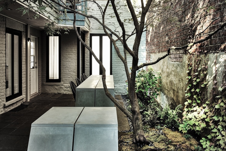 the inner courtyard by myto