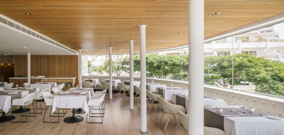 flamingo club hotel by zooco estudio