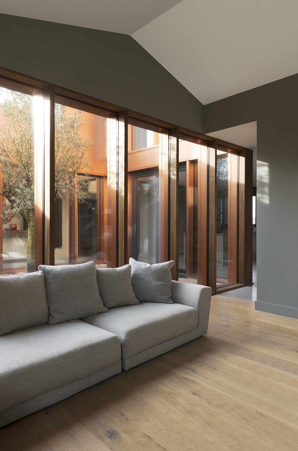 long house by bureau de change