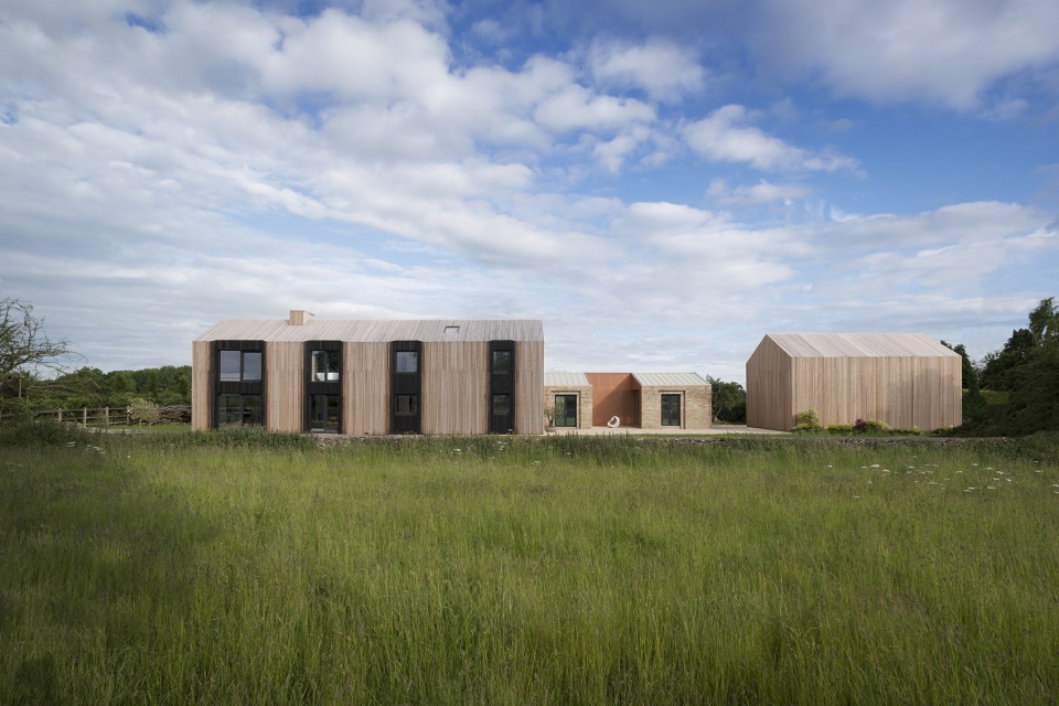 long house by bureau de change