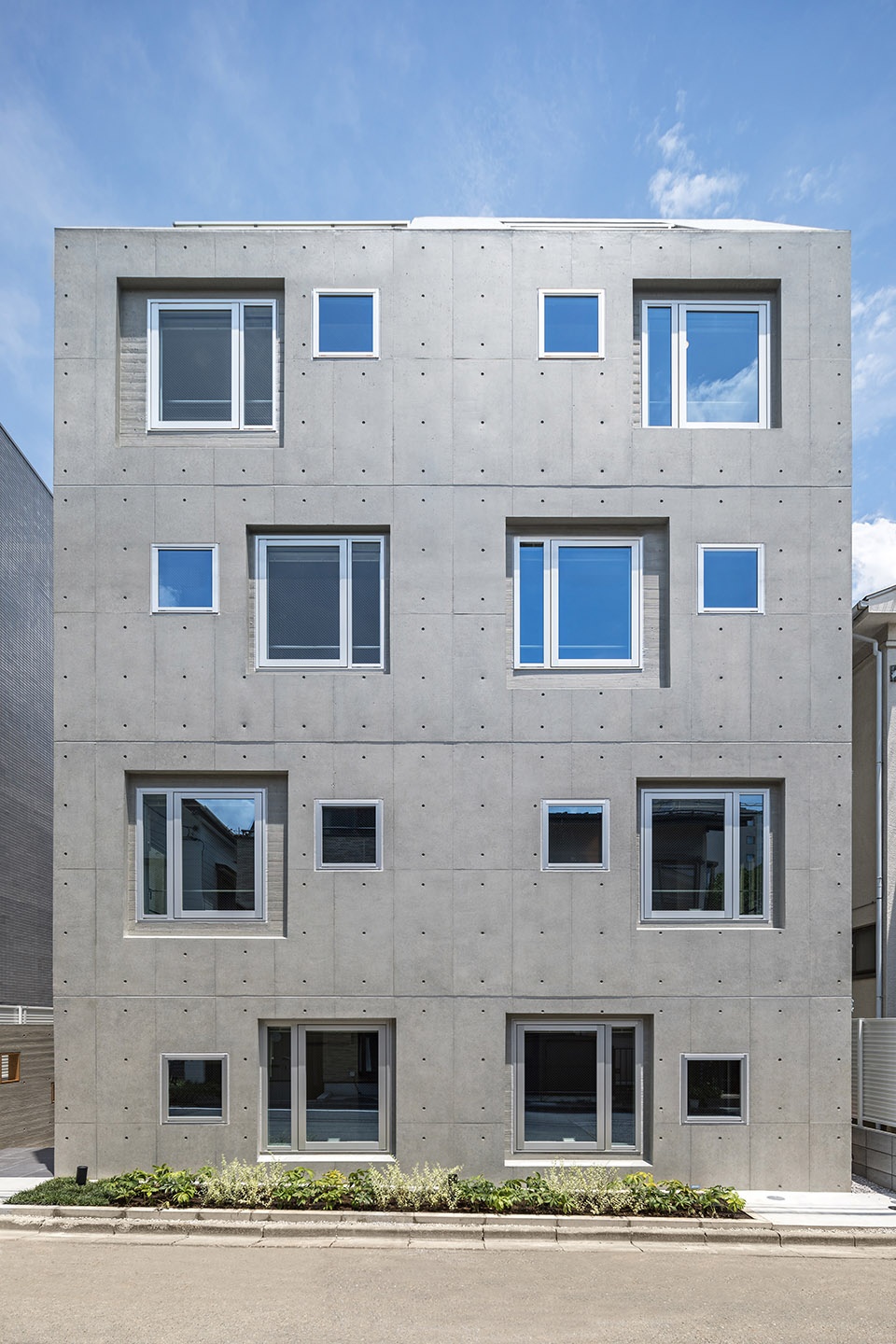 modelia brut kagurazaka by sasaki architecture ytro design institute
