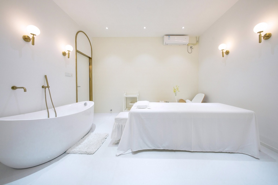 beauty club on the national border china by parallect design