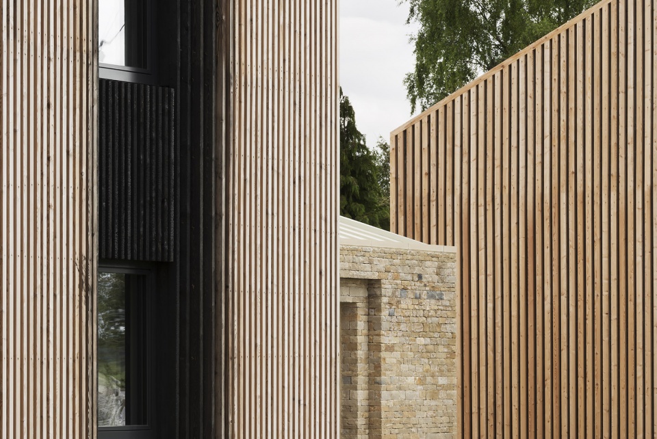 long house by bureau de change