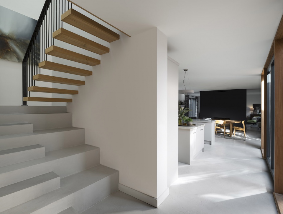 long house by bureau de change