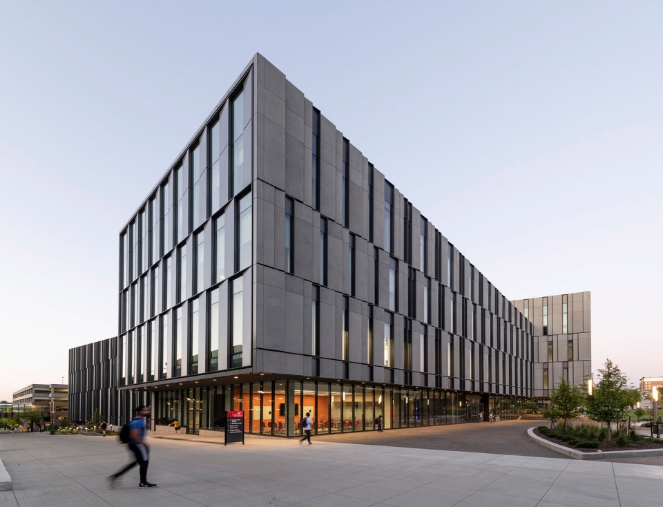 the university of cincinnatis business school by henning larsen