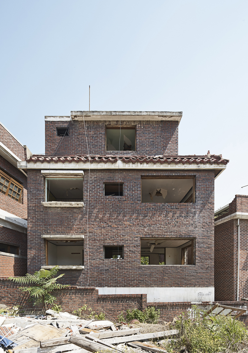 welcome and illusion by ​archiworkshop
