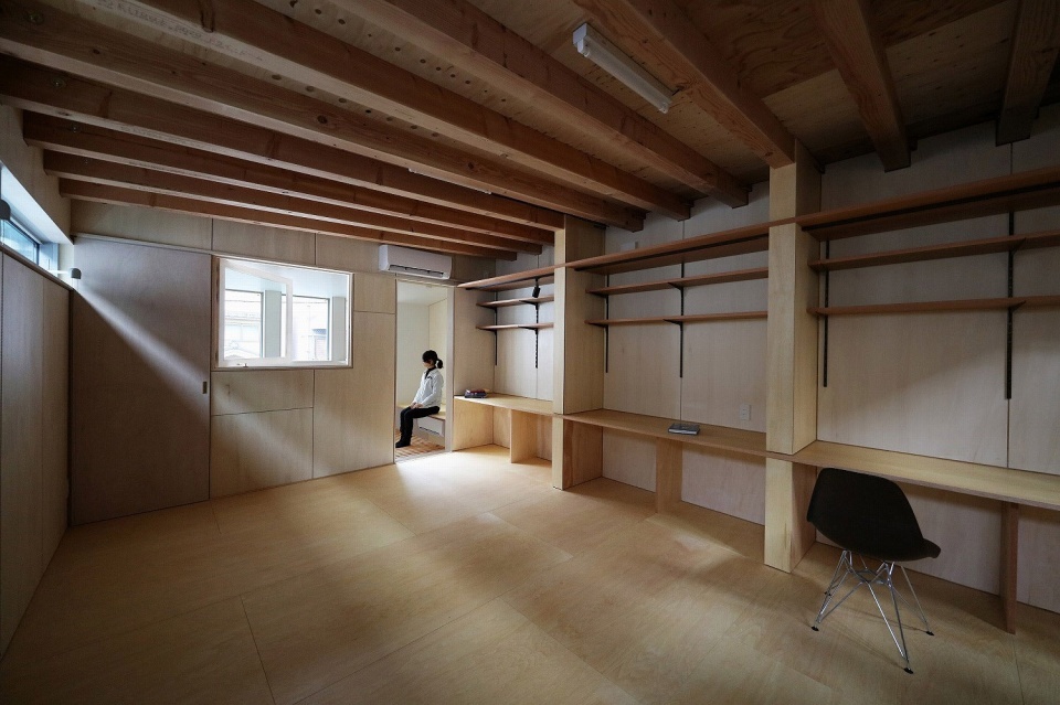 light surface house on sunamachi by sugawaradaisuke architects 960x639