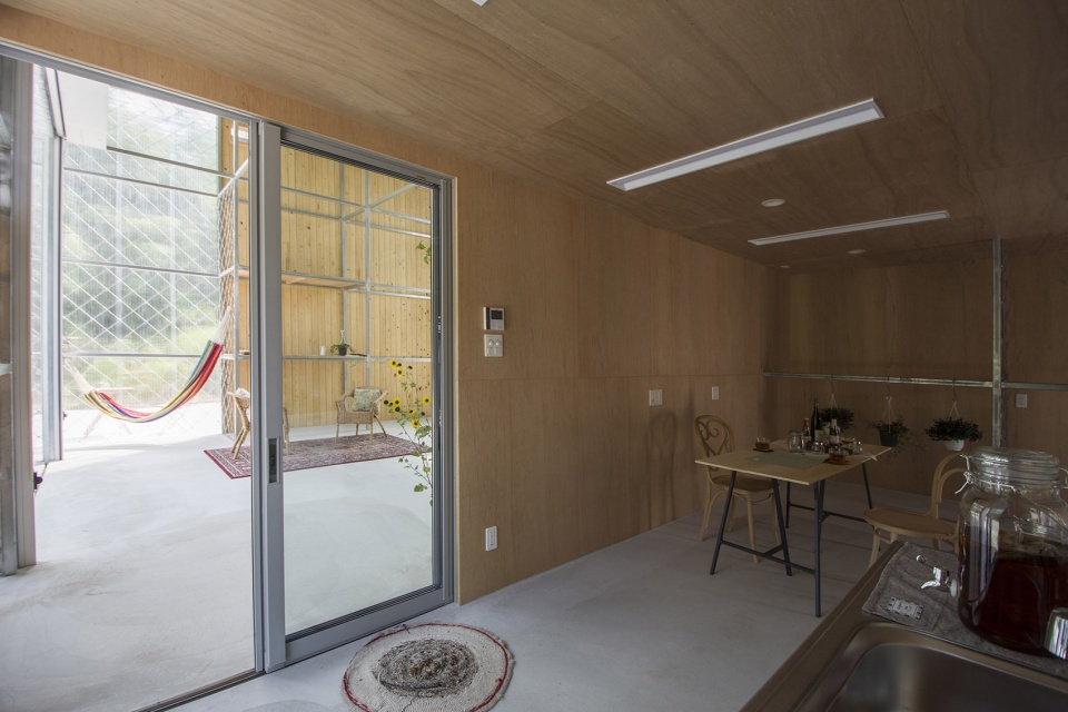 hut by takayuki kuzushima and associates
