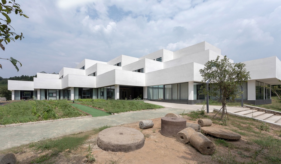 architectural design of the shenshan ridge integrated service center china by 3andwich design he wei studio