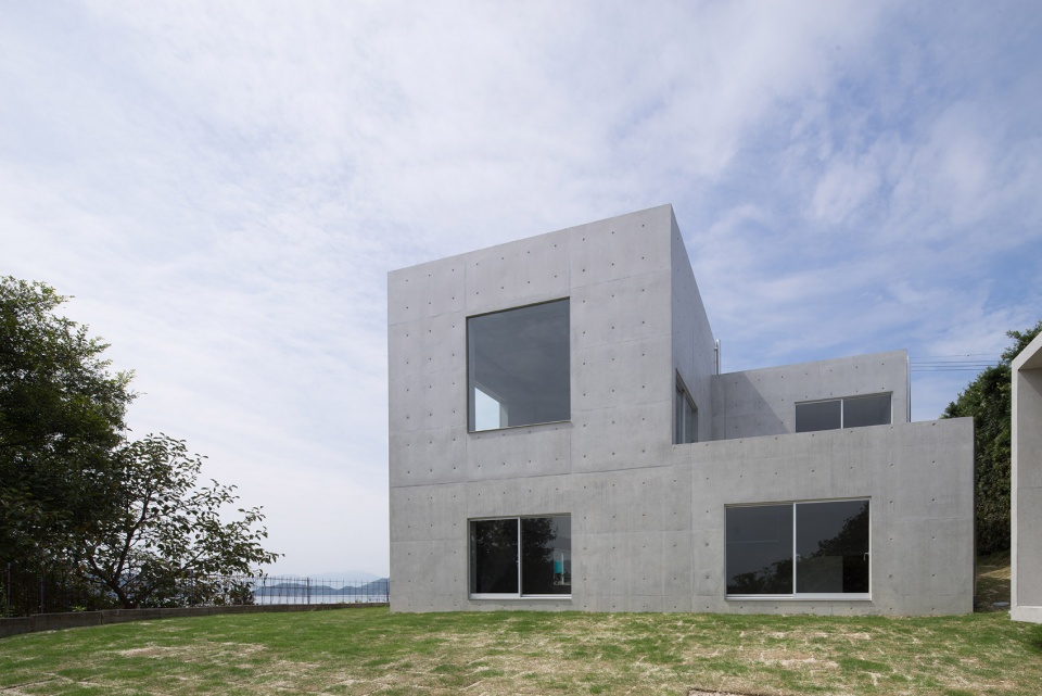 house in akitsu by kazunori fujimoto