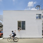 Balcony House by Takeshi Hosaka Architects