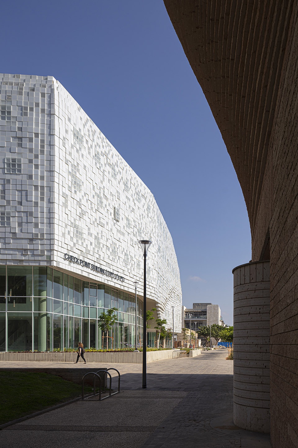 check point building by kimmel eshkolot architects