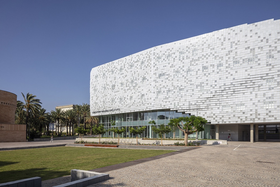check point building by kimmel eshkolot architects